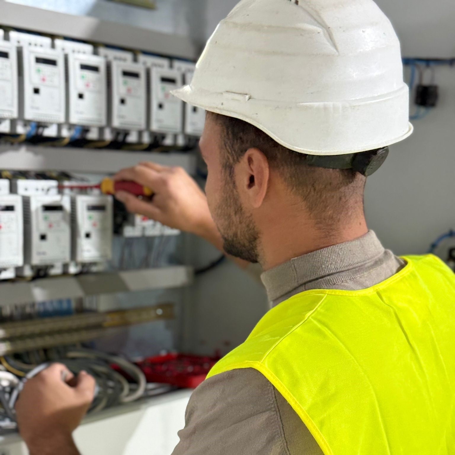 Echipa Powerline Construct la lucru