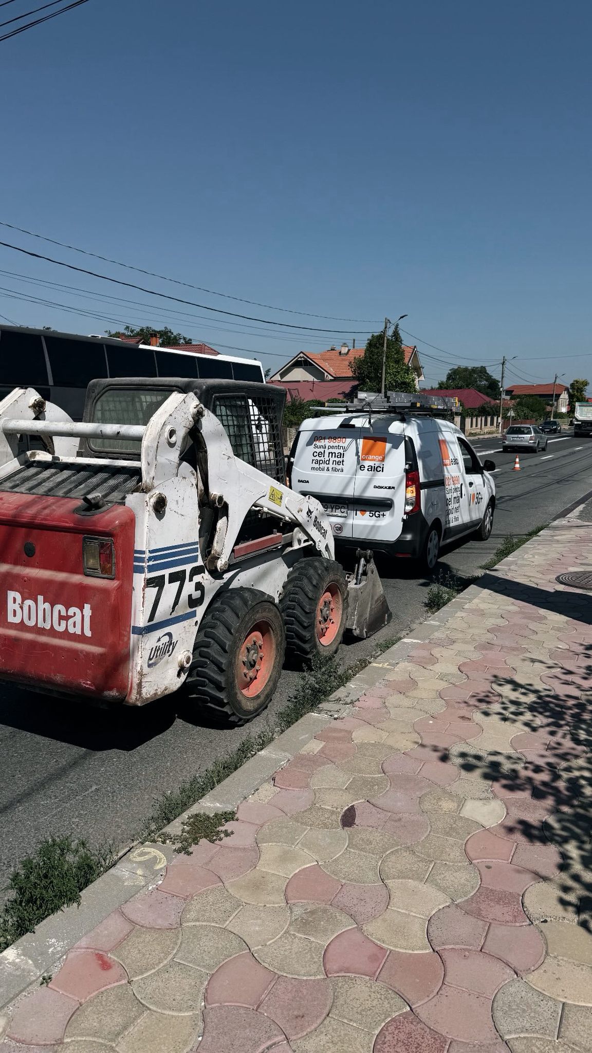 Lucrare realizată în colaborare cu Orange România