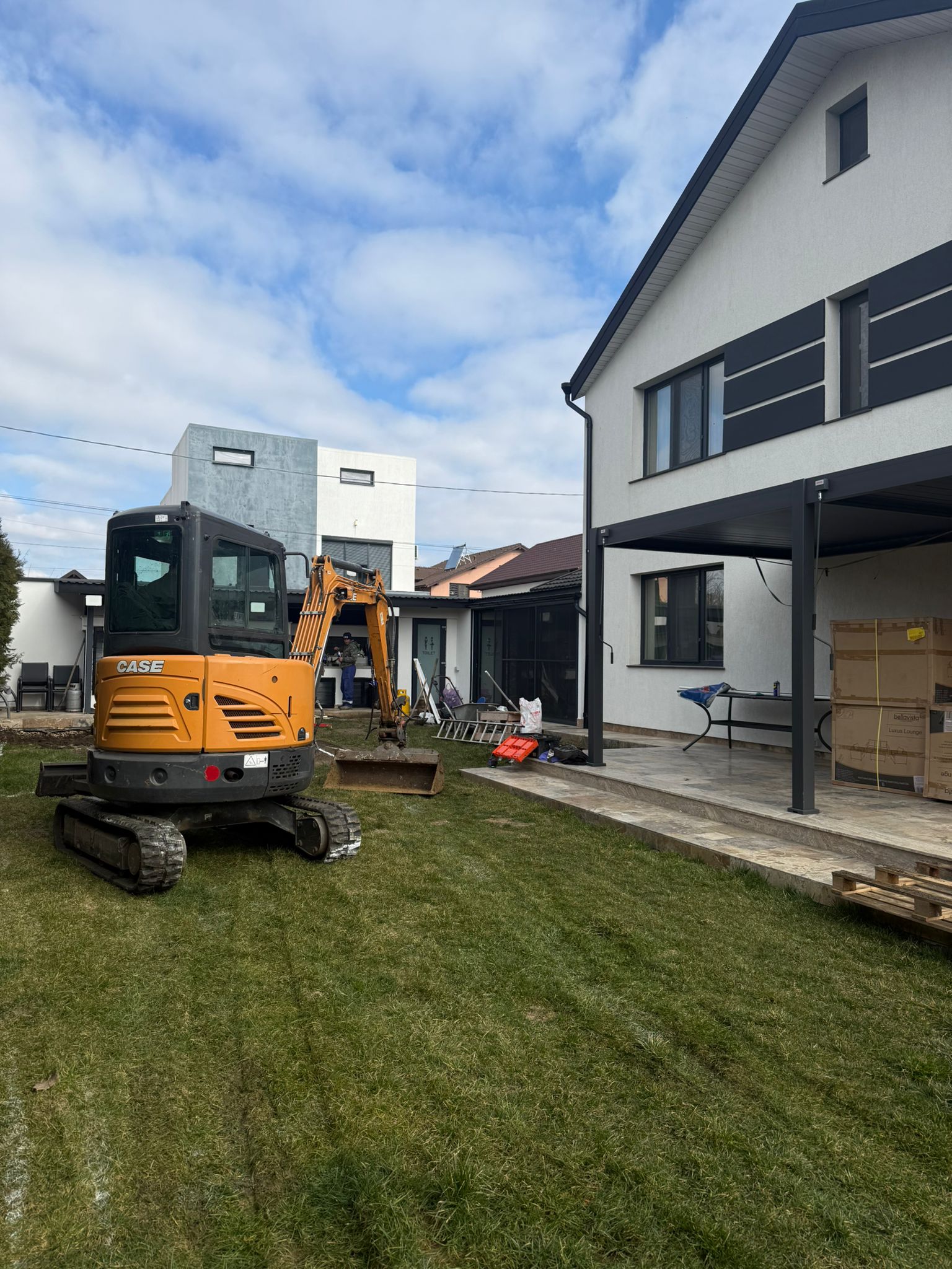 Utilaj în lucru pe teren