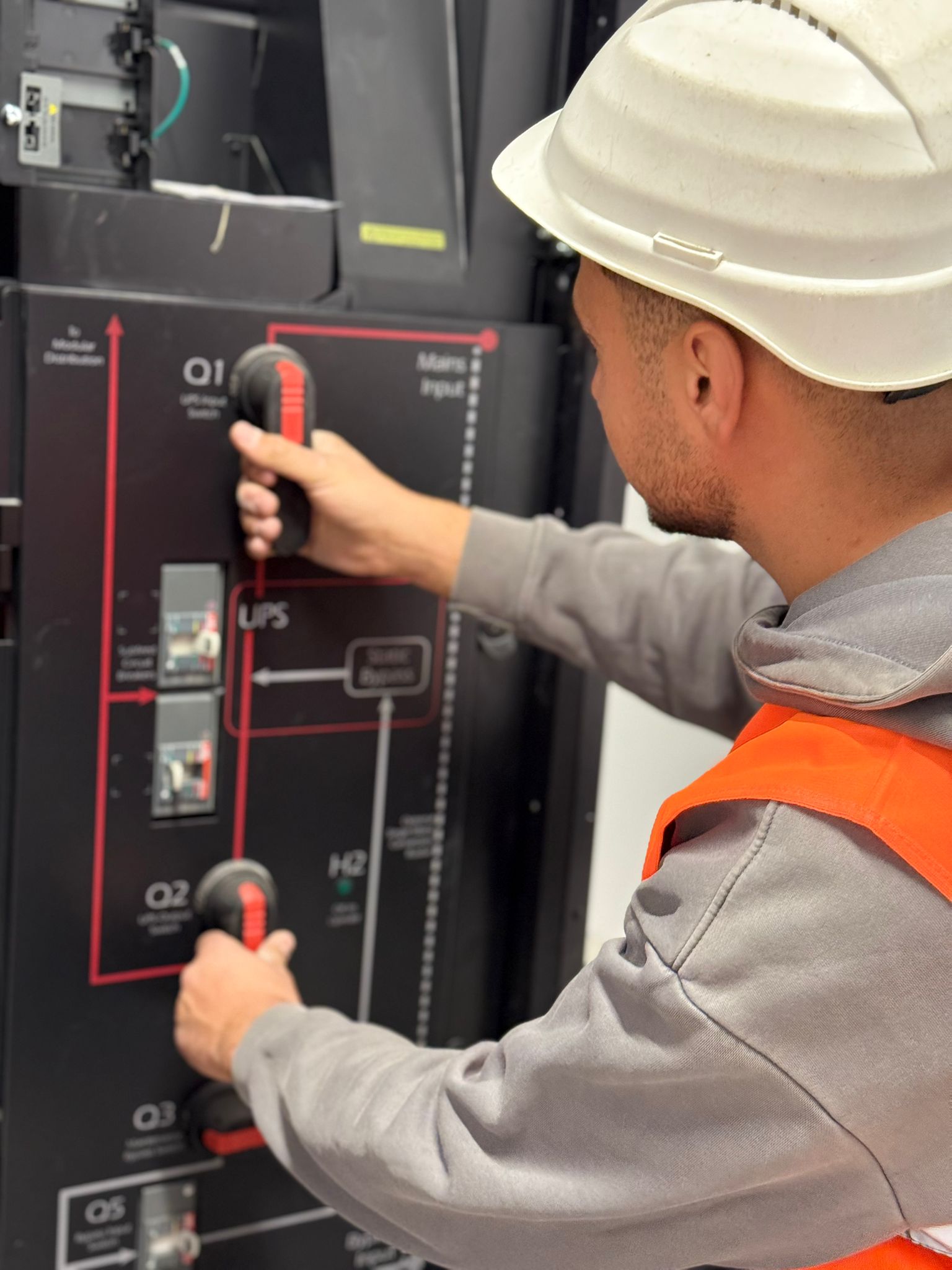 Intervenție tehnică la tablou electric